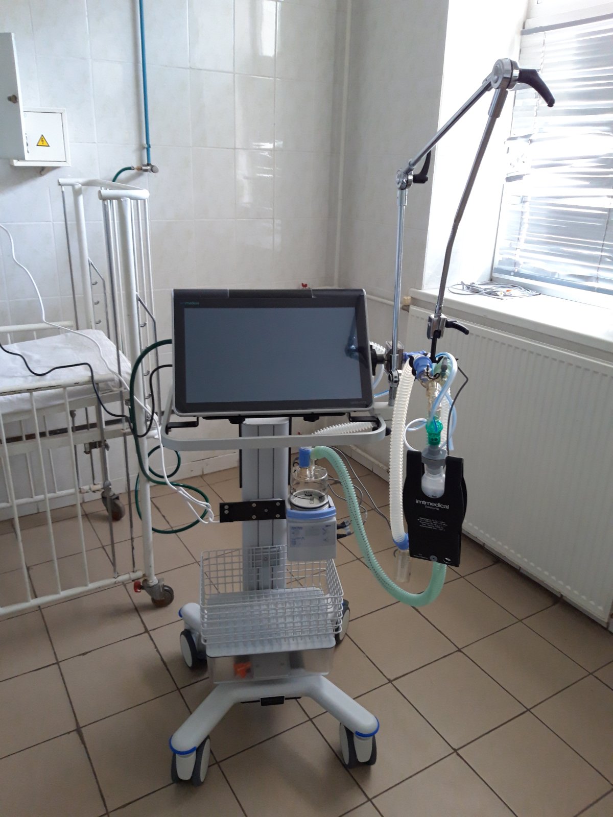 Moneyveo поставила в украинские больницы аппараты искусственной вентиляции легких